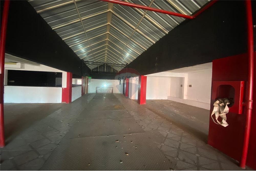 ALQUILO AMPLIO SALÓN COMERCIAL DE DOS PISOS EN FERNANDO DE LA MORA ZONA SUR – 2