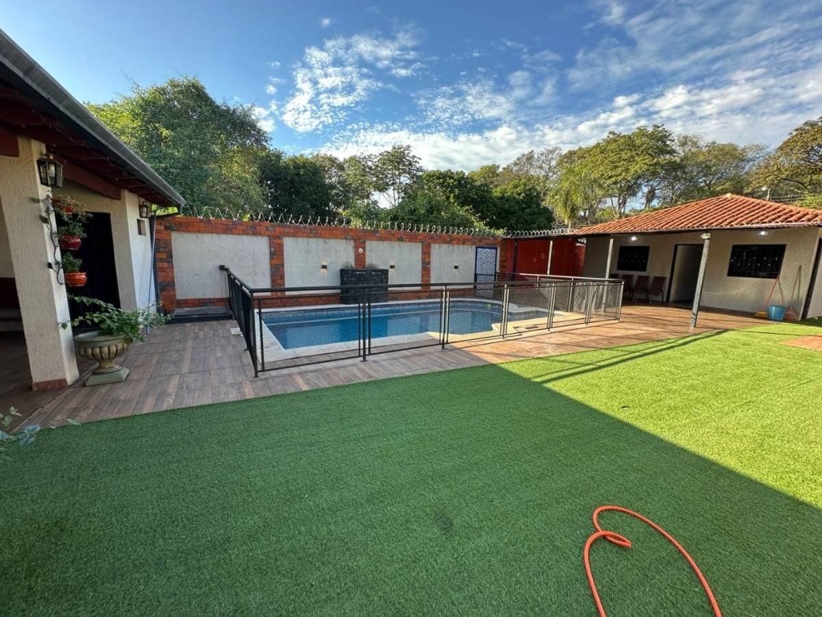 Casa con Piscina en Venta – Capiatá, Ruta 2 zona Piro'y