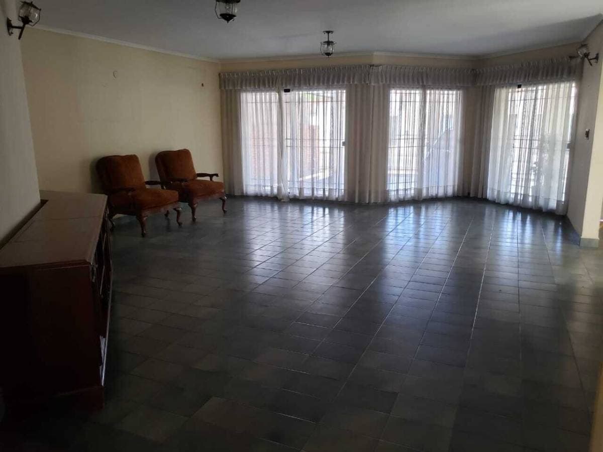 ALQUILO CASA EN EXCELENTE UBICACION EN BARRIO HERRERA – 2