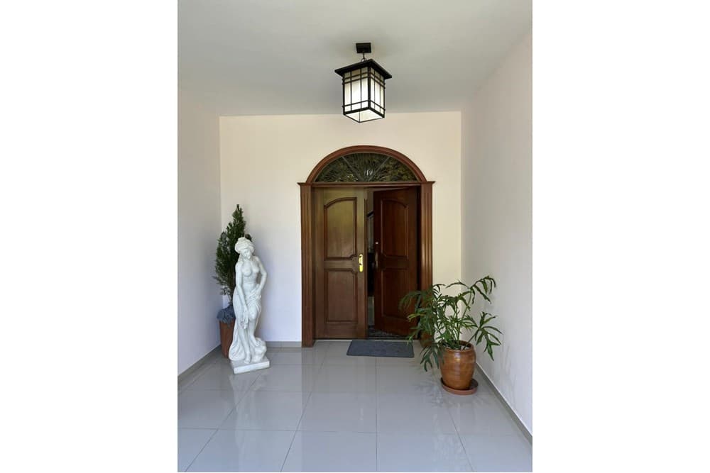 ALQUILO LUJOSA CASA EN ASUNCION BARRIO CARMELITAS