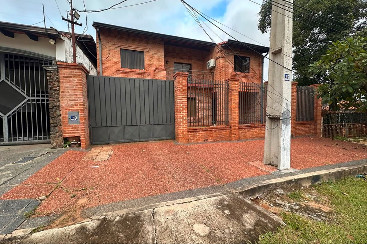 ALQUILO CASA EN LAMBARE