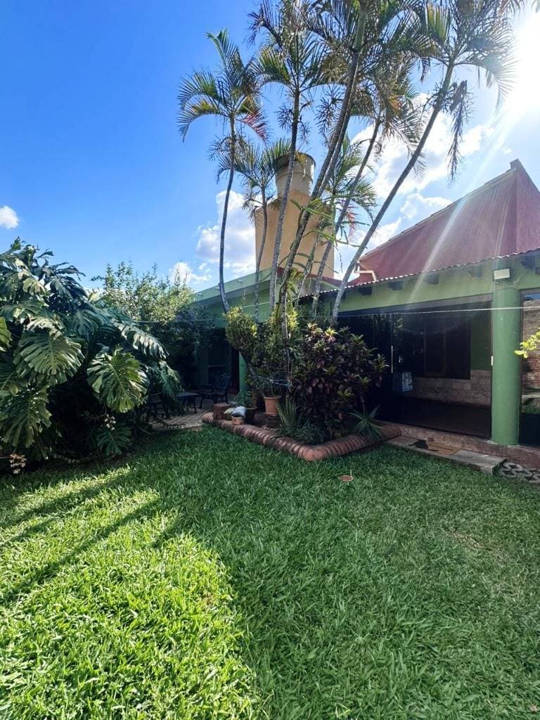 VENDO CASA DE CUATRO DORMITORIOS EN BARRIO LAURELTY DE SAN LORENZO