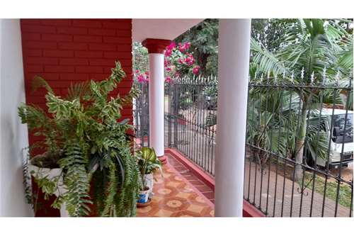 Casa-Venta- Capiata, Central