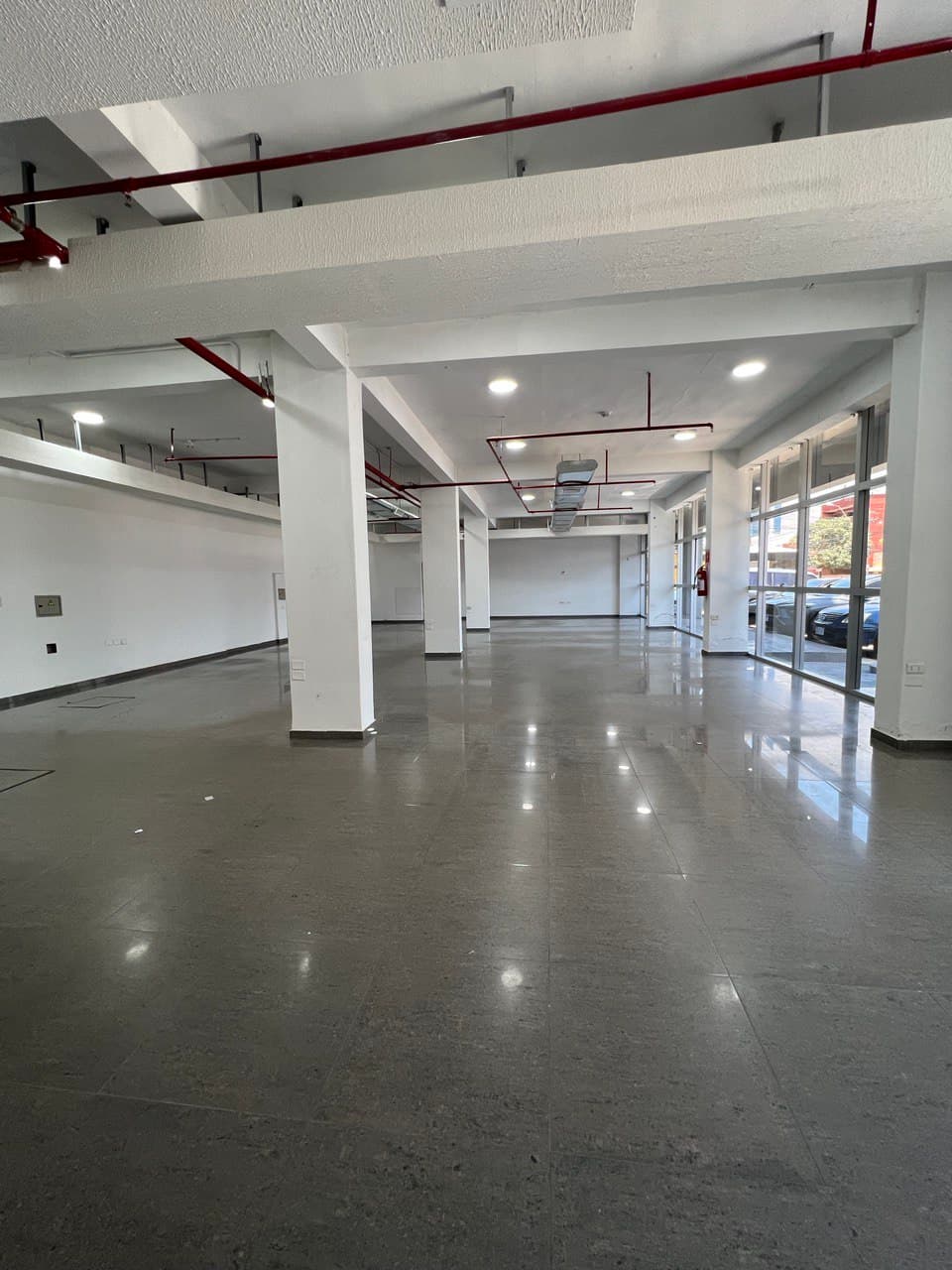 VENDO PRESTIGIOSO EDIFICIO CORPORATIVO ZONA AVENIDA ARTIGAS DISTRITO PERSEVERANCIA CON OFICINAS Y ESTACIONAMIENTOS LUGAR DE ALTO TRANSITO VEHICULAR – 3