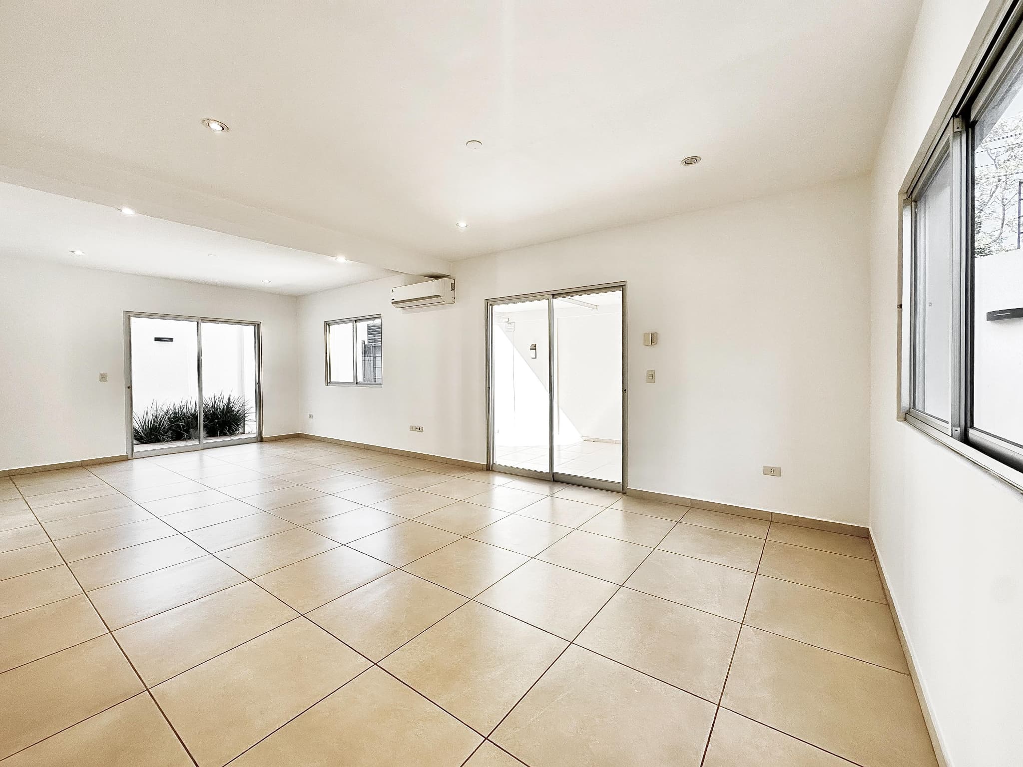 ALQUILO HERMOSO DUPLEX EN BARRIO LOS LAURELES-ASUNCION – 2
