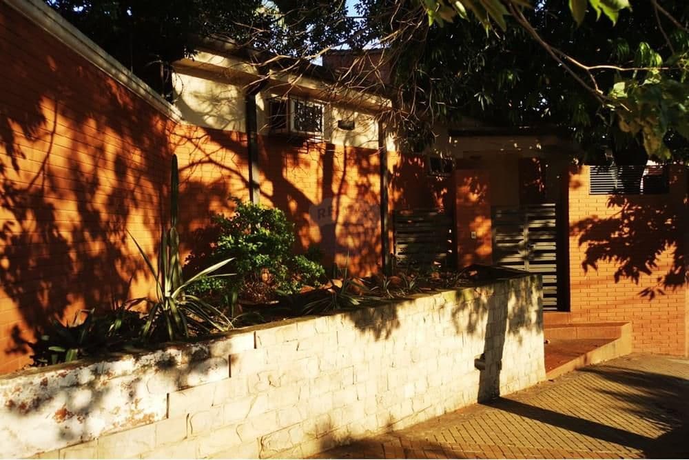 CASA DE 6 HABITACIONES EN SAJONIA – 2