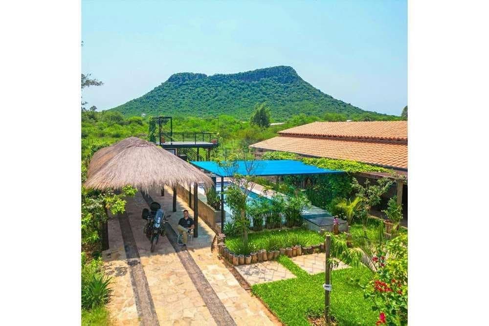 VENDO CASA QUINTA EN PARAGUARI CON VISTA AL CERRO