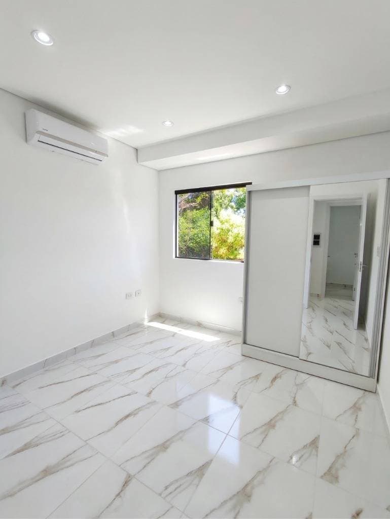 Alquilo departamento de 3 habitaciones en Luque Loma Merlo
