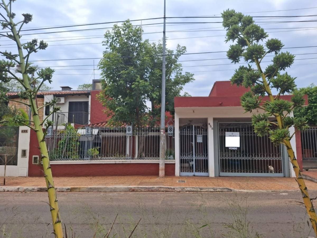 VENDO CASA DE 3 DORMITORIOS EN LUQUE - BARRIO MORA CUE
