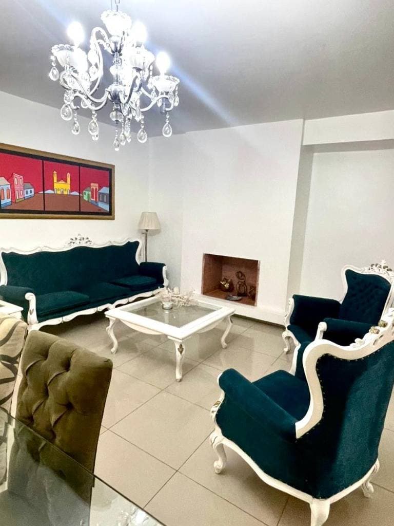 VENTA HERMOSA Y AMPLIA RESIDENCIA - BA. CERRADO PLAZA LOS MANGOS - LAMBARÉ – 2