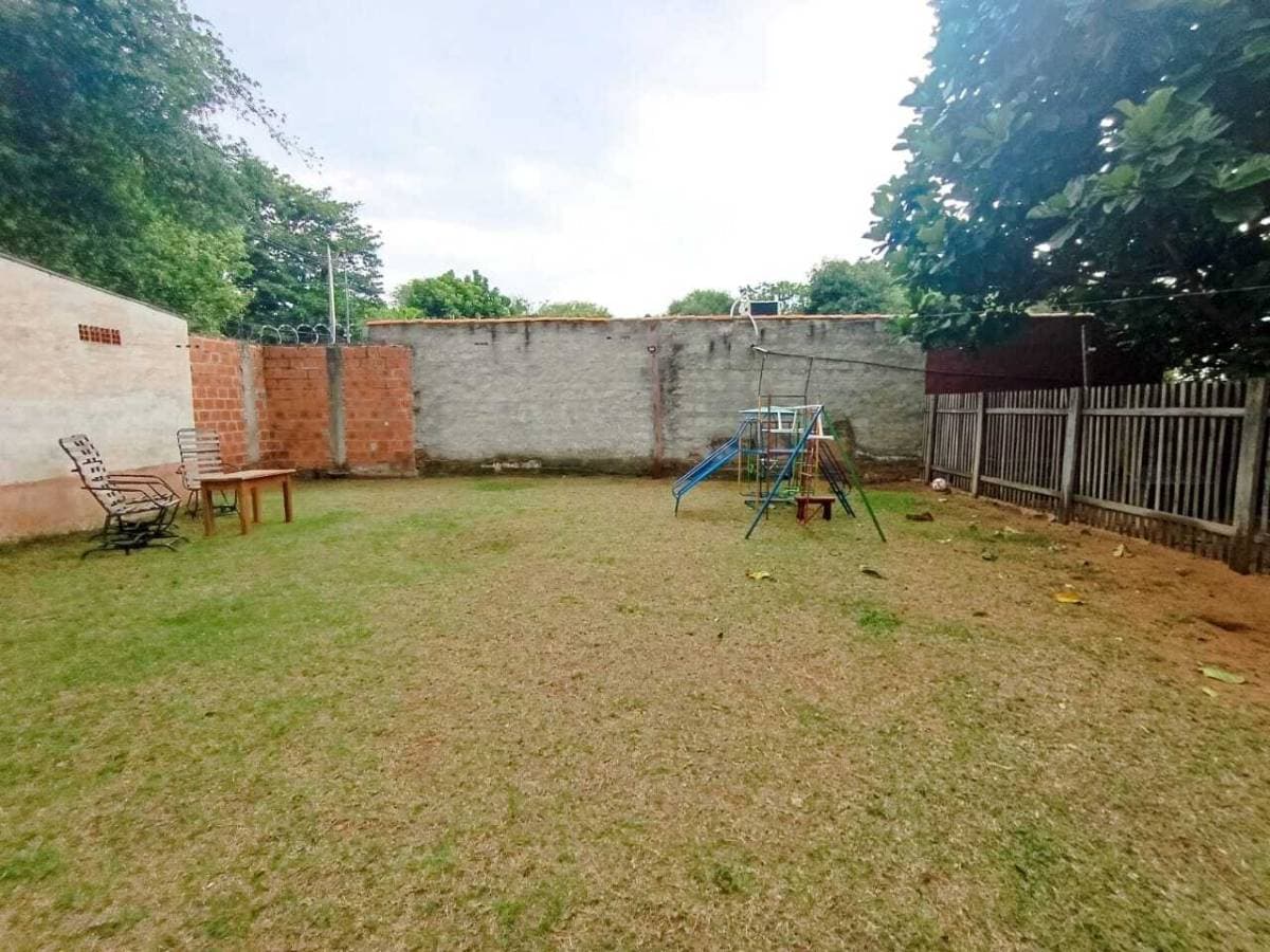 Gran Casa en Esquina – Amplios Espacios para tu Familia – 2