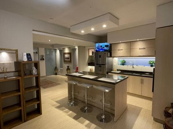 DEPARTAMENTO TIPO LOFT AMOBLADO EN ALQUILER – BARRIO SAJONIA