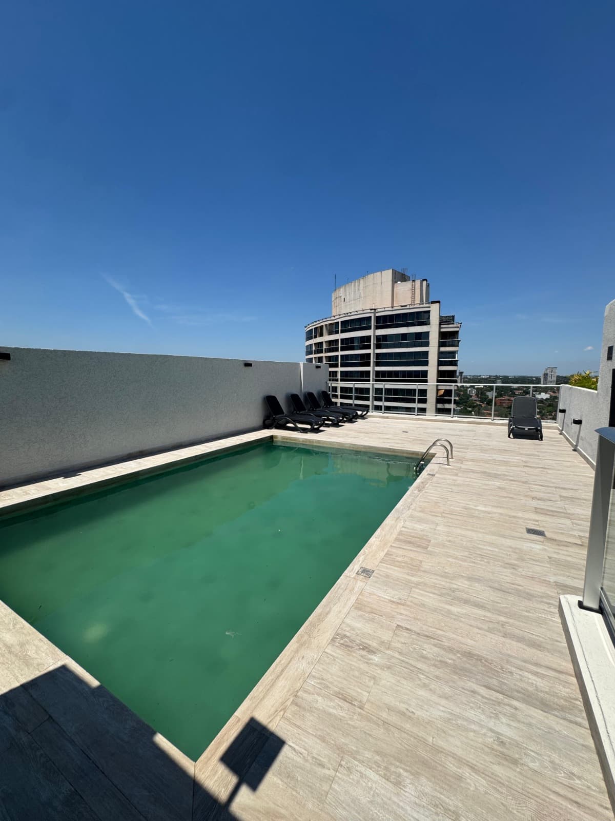 The Avenue. Av Santa Teresa – 2