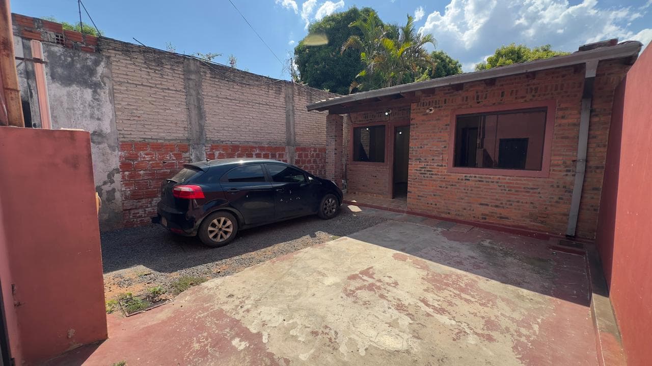 Remato Casa De Dos Dormitorios En El Barrio San Isidro De Lambaré – 3
