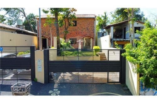 Hermoso Dúplex con Piscina en Venta c/ Renta Activa - Ciudad de Lambaré