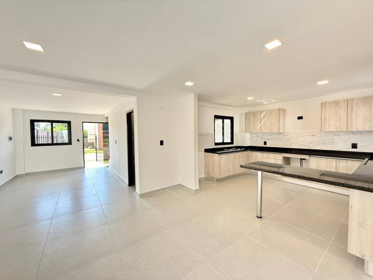 EN ALQUILER DUPLEX MINIMALISTA LUQUE LAURELTY – 3