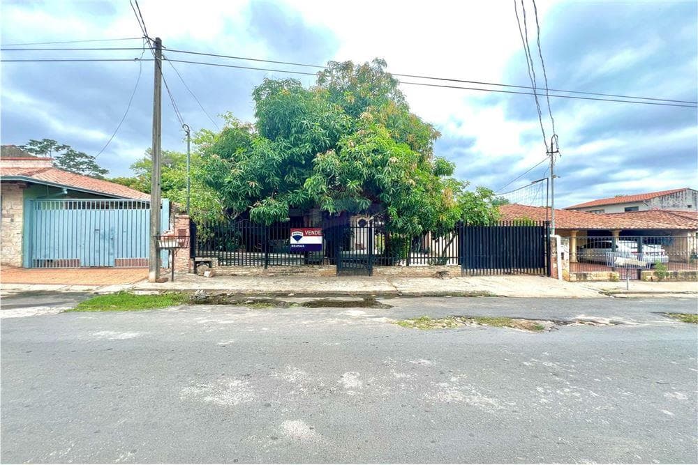 CASA A REFACCIONAR EN LUQUE ZONA CONMEBOL – 2