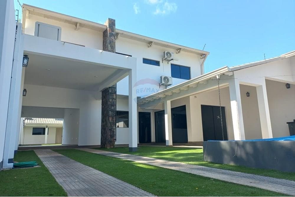 ALQUILO CASA A ESTRENAR CON PISCINA EN LUQUE – 2