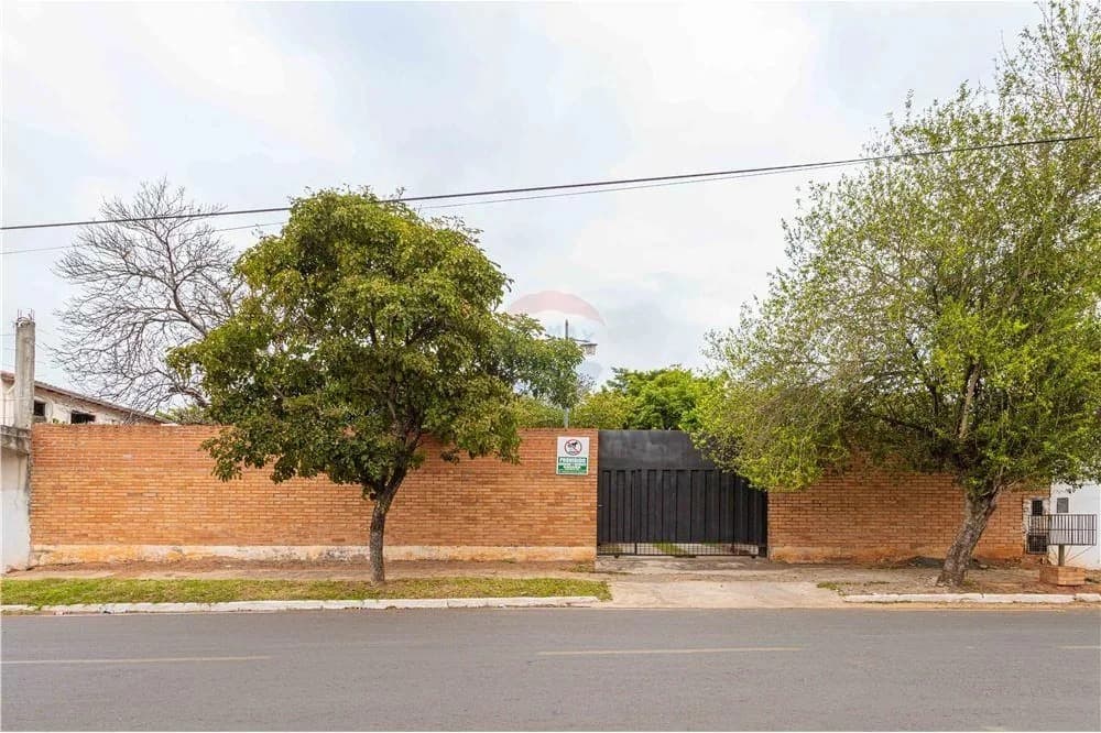 EN VENTA AMPLIO TERRENO EN LAMBARÉ