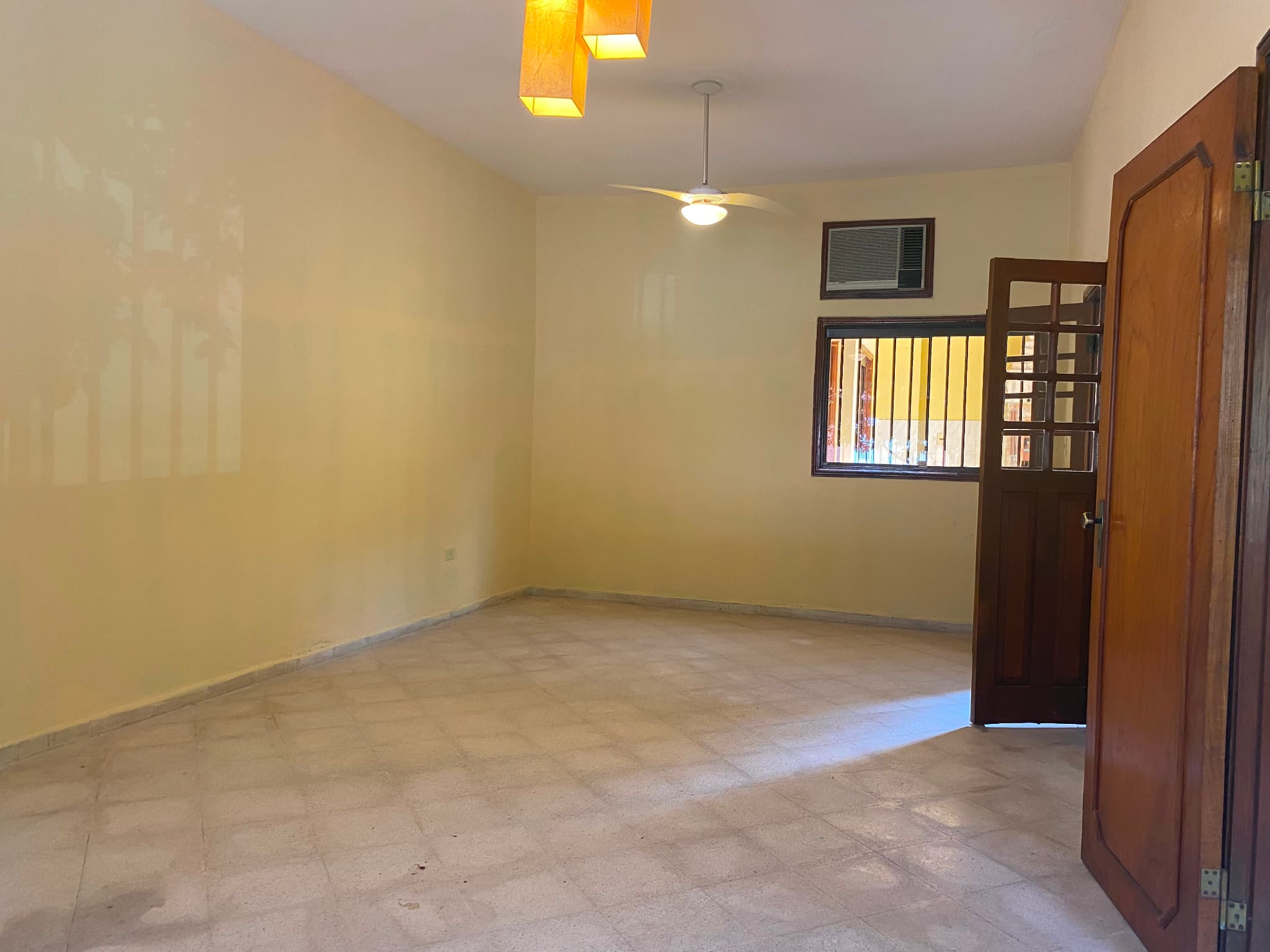 VENDO ¡UBICACIÓN PREMIUM PARA TU NEGOCIO! – 2