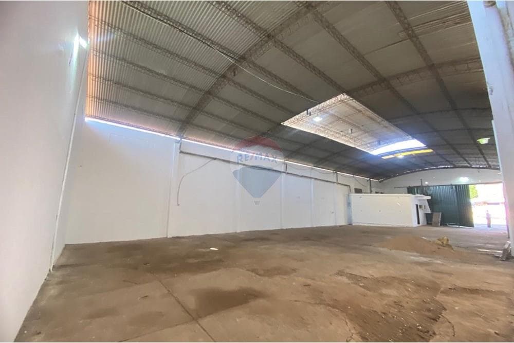 Alquilo tinglado en San Lorenzo en zona de alto tráfico comercial – 2