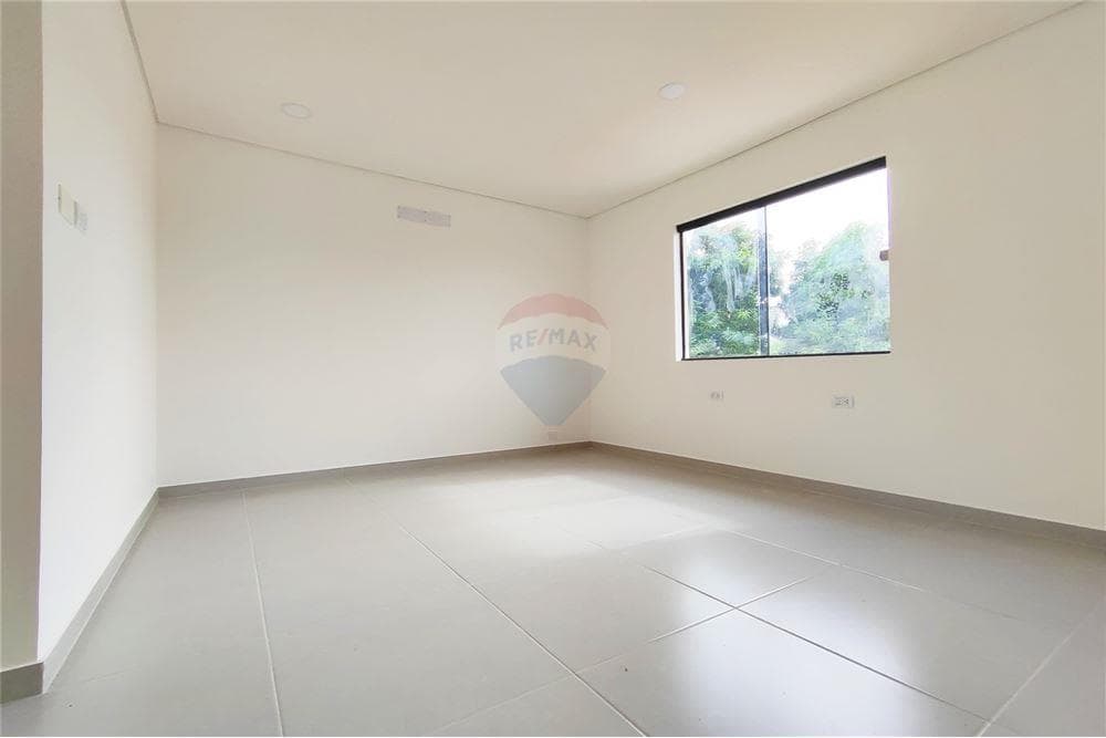 DUPLEX DE 2 PLANTA A ESTRENAR - LUQUE – 2