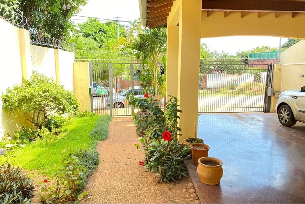 Casa en Asuncion. Bo. Vista Alegre