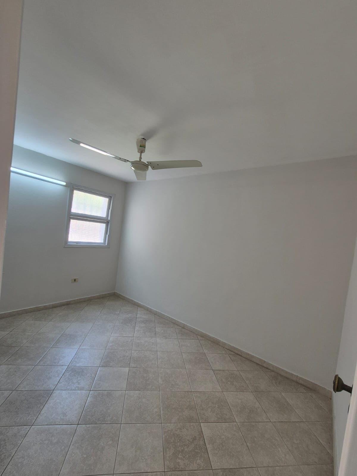 EN ALQUILER | AMPLIA CASA EN VILLA MORRA | SIN MUEBLES – 3