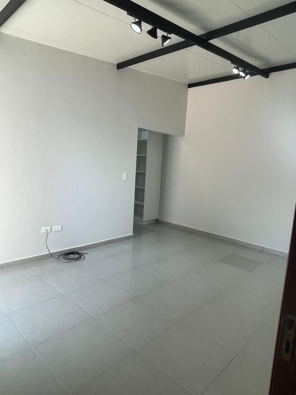 ALQUILO CASA EN LUQUE, LOMA MERLO. DETRÁS DE RAKIURA