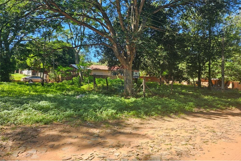Vendo terreno en Sanber, sobre empedrado. – 2