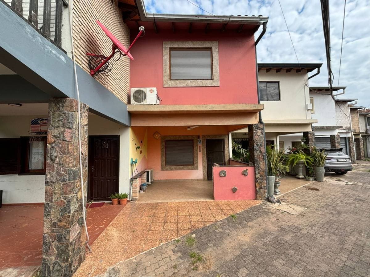 Vendo Duplex en excelente ubicación, sobre la calle Salvador del mundo