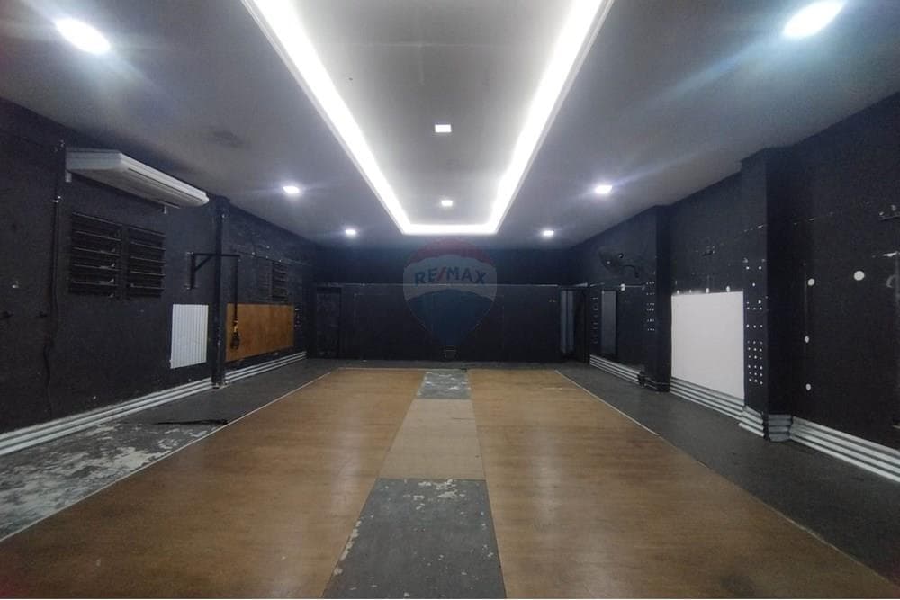 ALQUILO SALON COMERCIAL EN LAMBARE