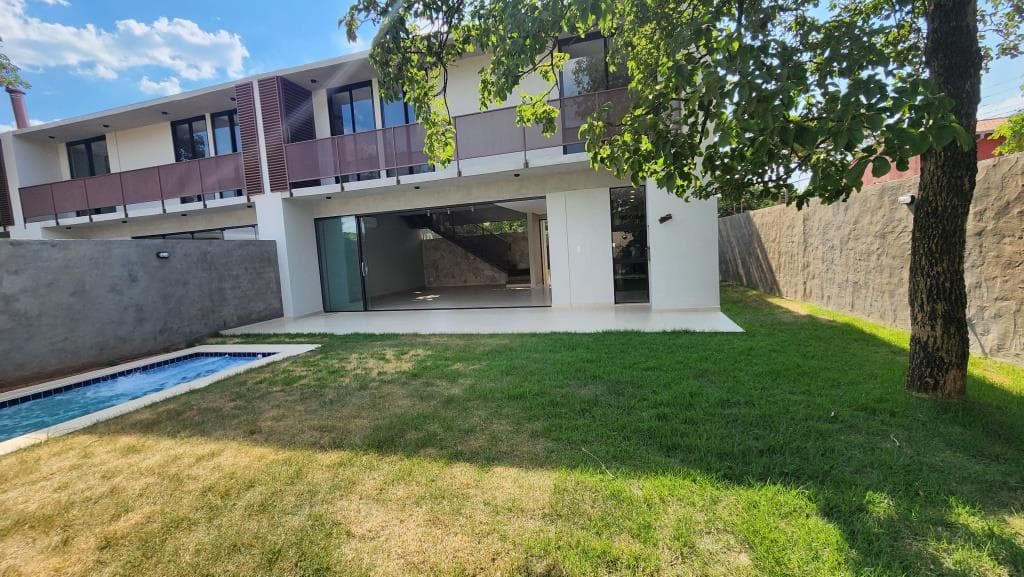 Dúplex En Alquiler, Zona Luque – Conmebol – Barrio America.