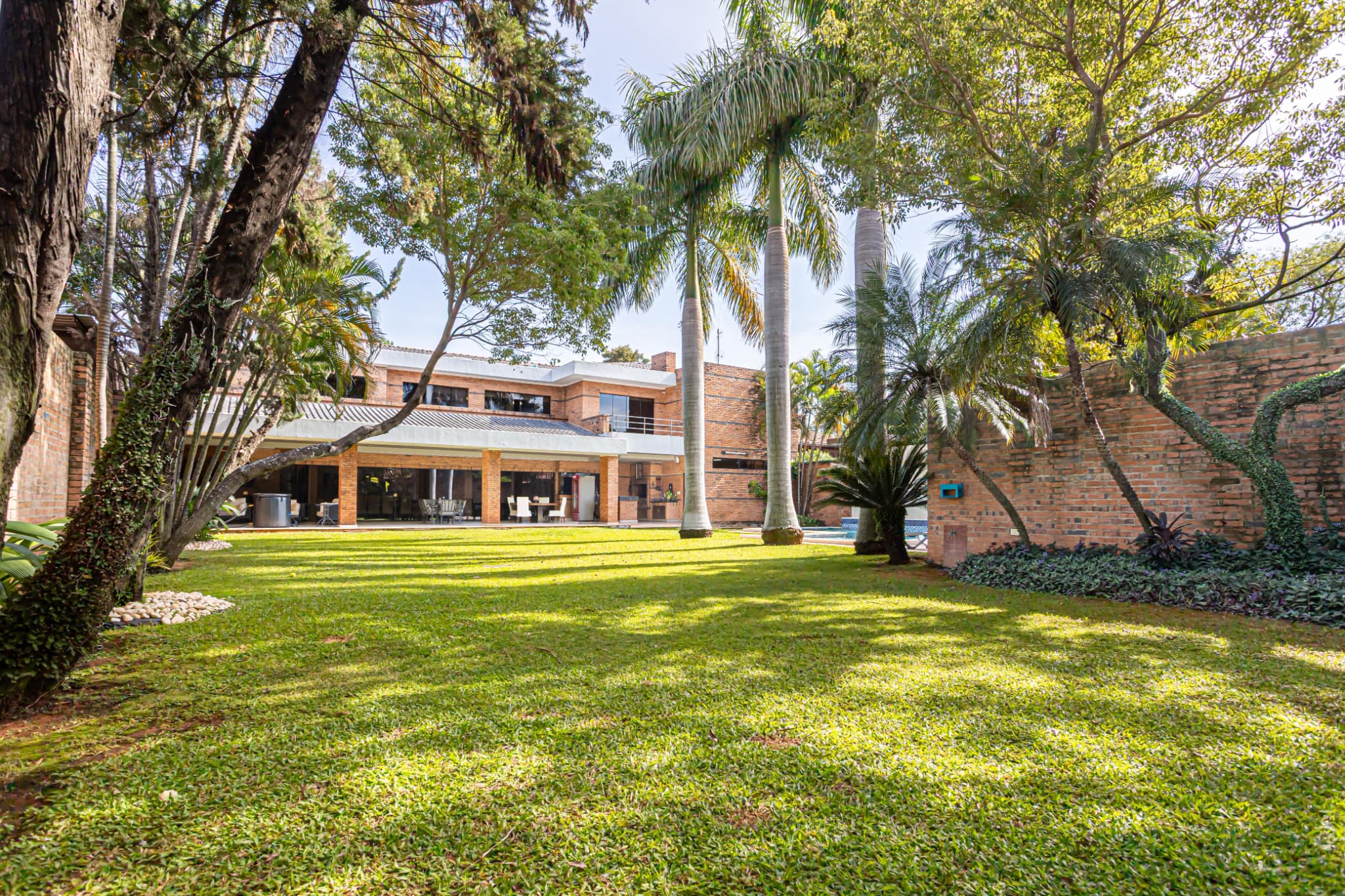 Residencia de Lujo en Barrio Mariscal Estigarribia – 2