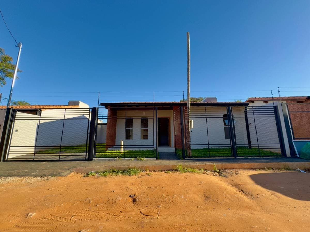 VENDO CHALET A ESTRENAR EN LUQUE