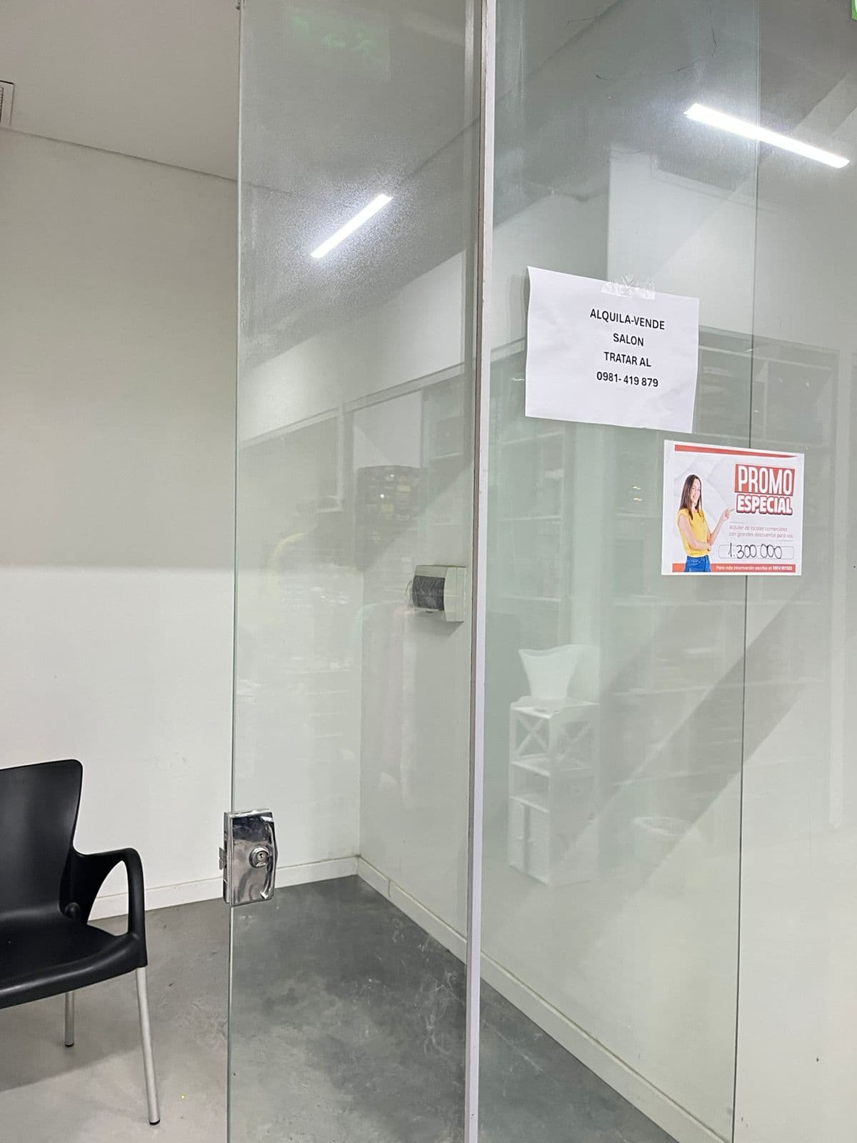 Vendo Salón Comercial En Galeria M4 (mercado 4) – 3