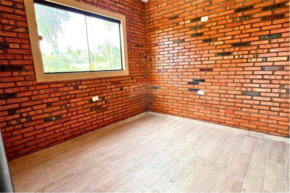 Chalet con arrollo en Piribebuy – 3