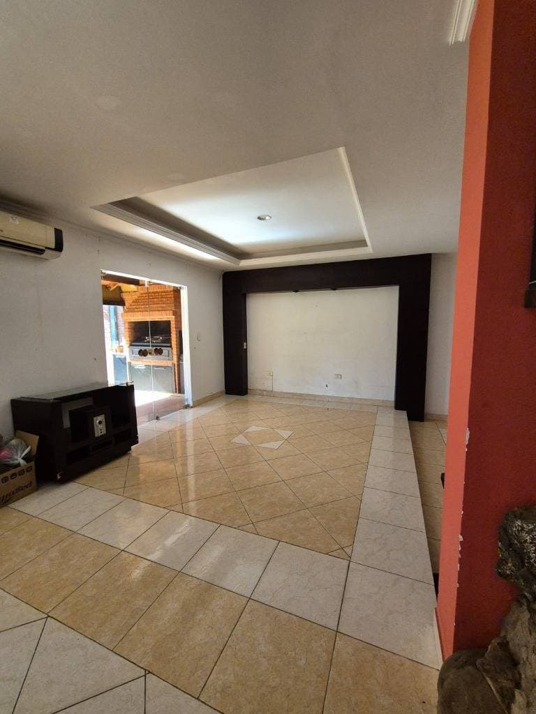 Casa en Alquiler en San Lorenzo – 2