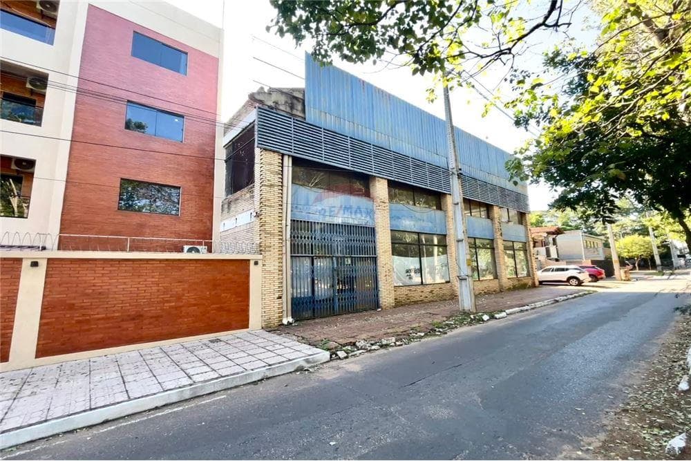Tinglado con oficinas y showrrom Bo. Pitiantuta