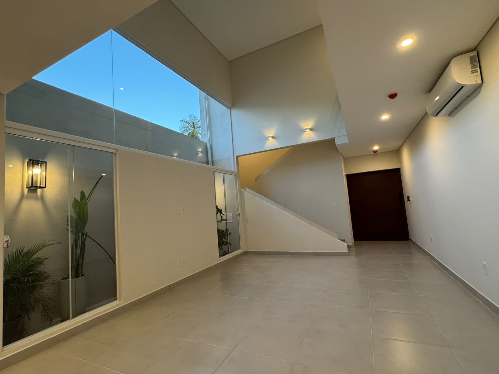 Alquilo Hermosa Casa Pareada a Estrenar de 3 Plantas – 2