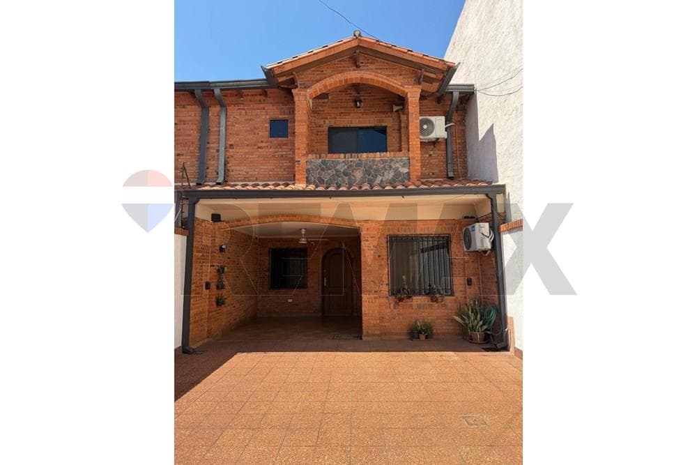 Amplio duplex en Fernando de la Mora z/ Norte – 2