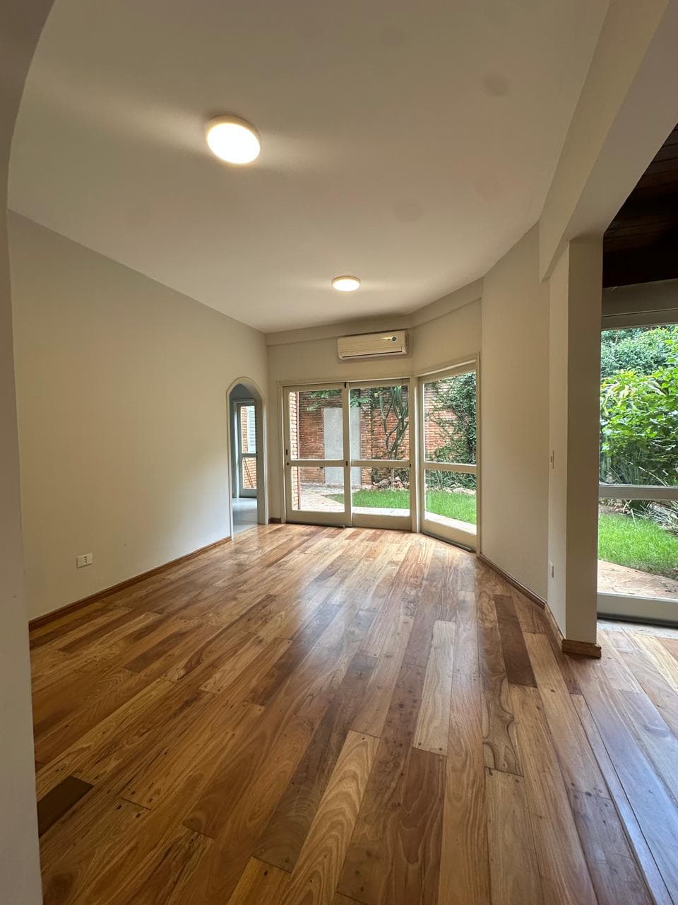 ALQUILO HERMOSO DUPLEX TOTALMENTE REMODELADO EN BARRIO CERRADO “LOS CEDROS” – 2