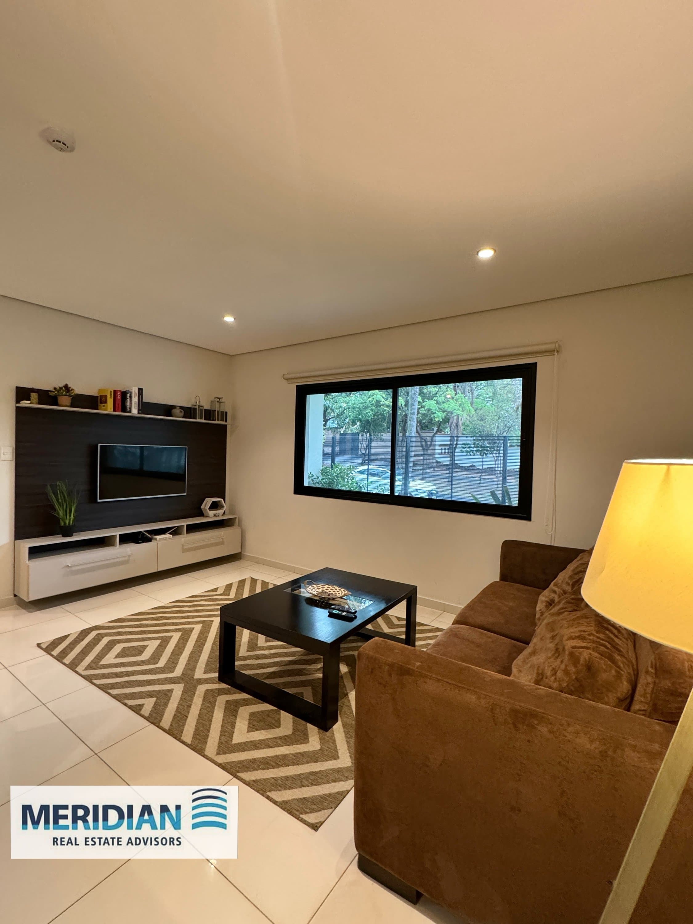 Amplio Departamento en venta en Barrio Manora. – 2