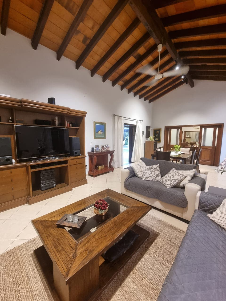 ALQUILO BELLA RESIDENCIA /7 DORMITORIOS CON GRAN PATIO 1.250 M2 – 2