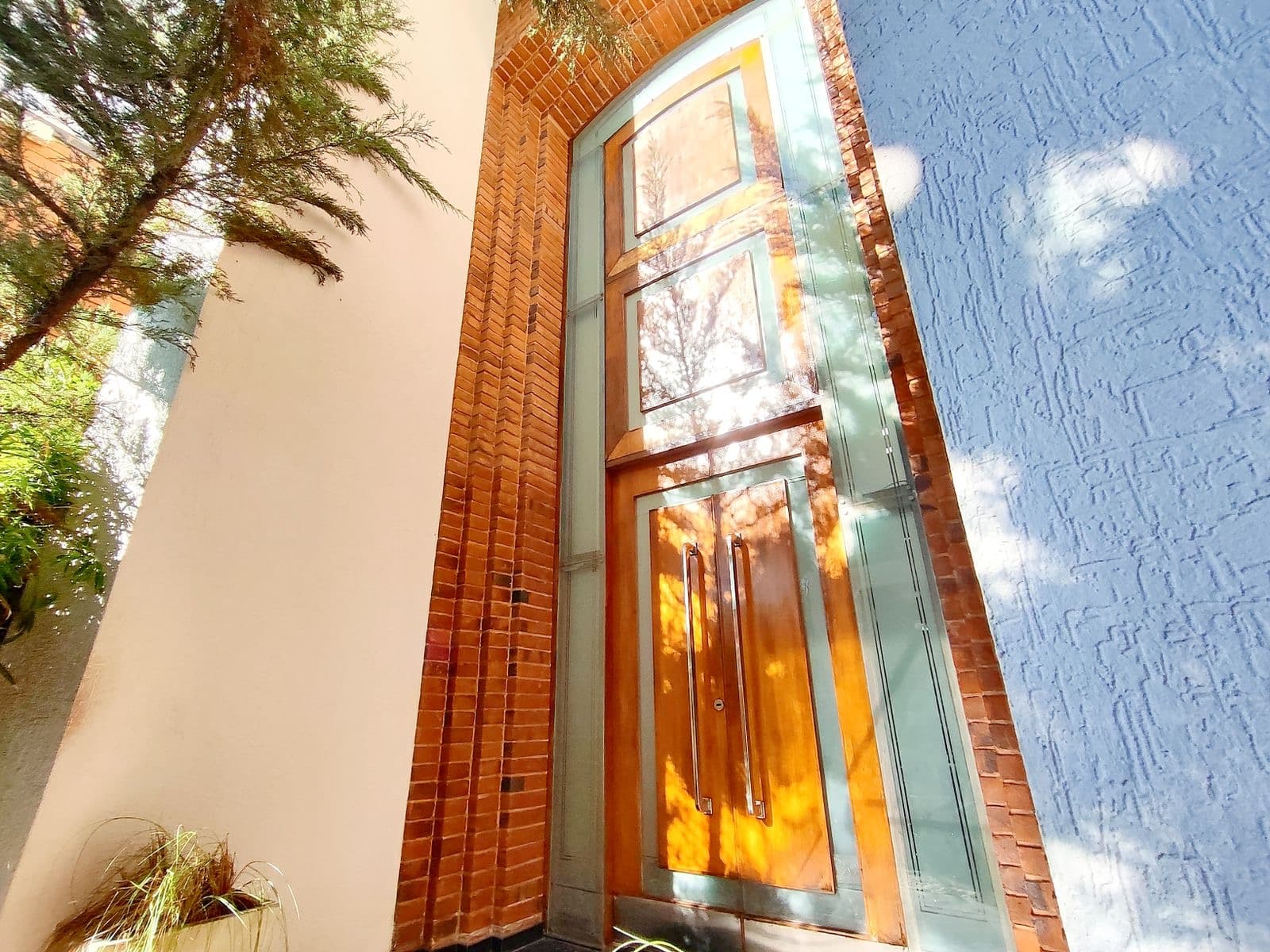 Exclusiva residencia ubicada en el distinguido Barrio Mariscal Estigarribia. – 3
