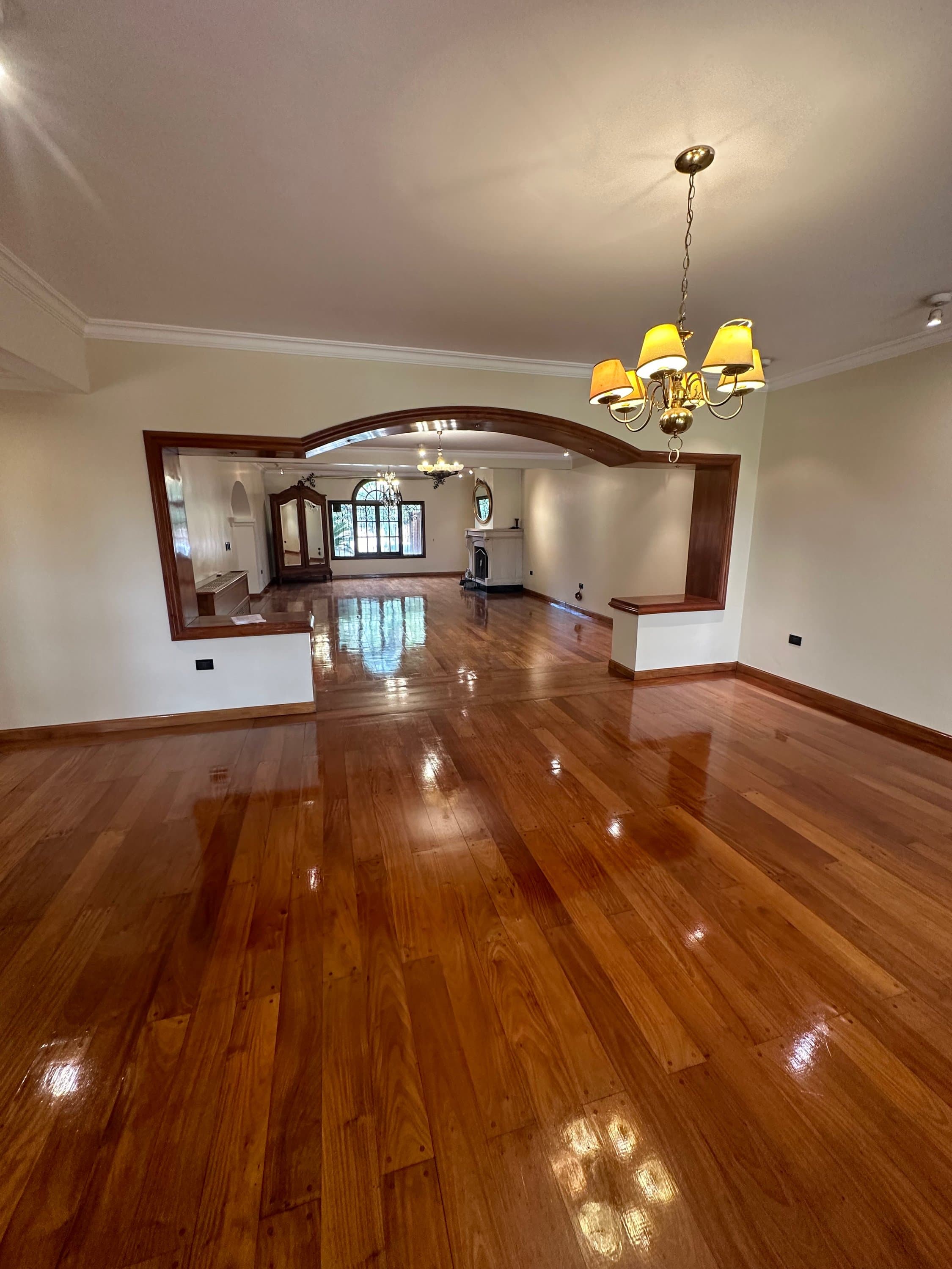 Alquilo Gran Residencia De 4 Suites Mas Escritorio en Bo.Villamorra . – 3