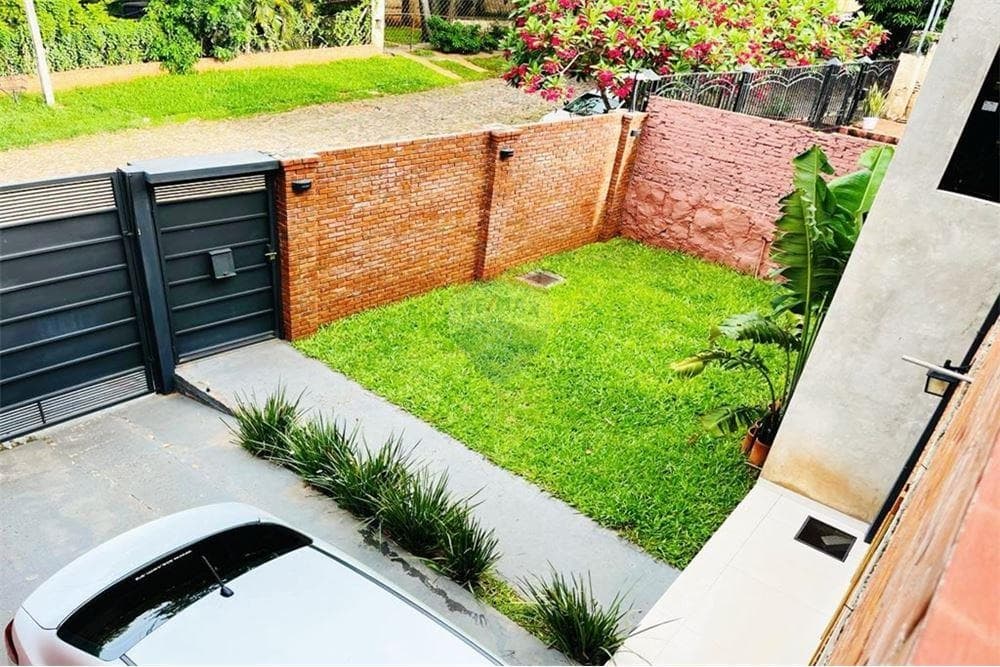VENDO CASA CON AMPLIO PATIO EN LAMBARE!!! – 2