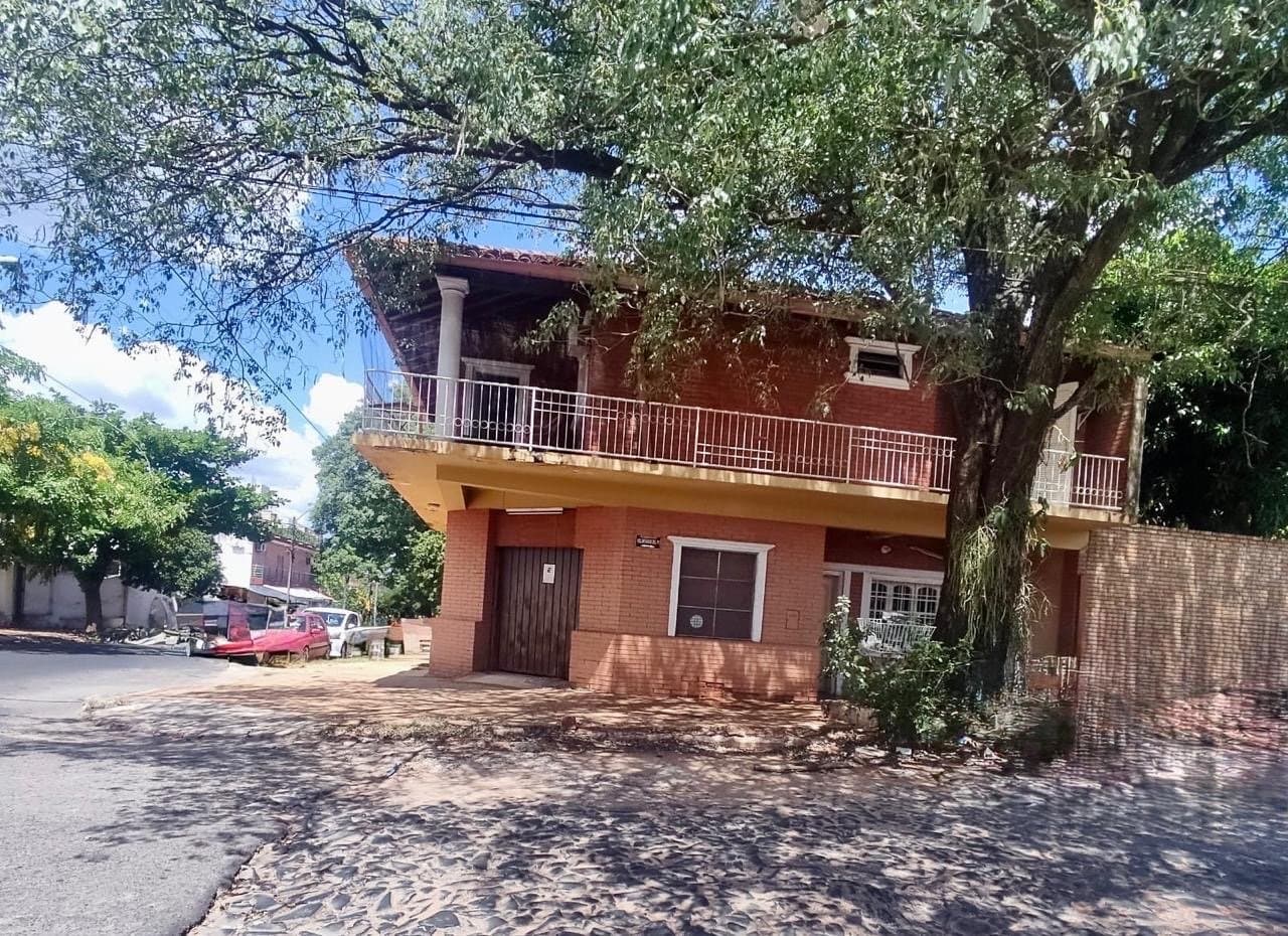 Casa a refaccionar en esquina - Barrio Bernardino Caballero Asuncion