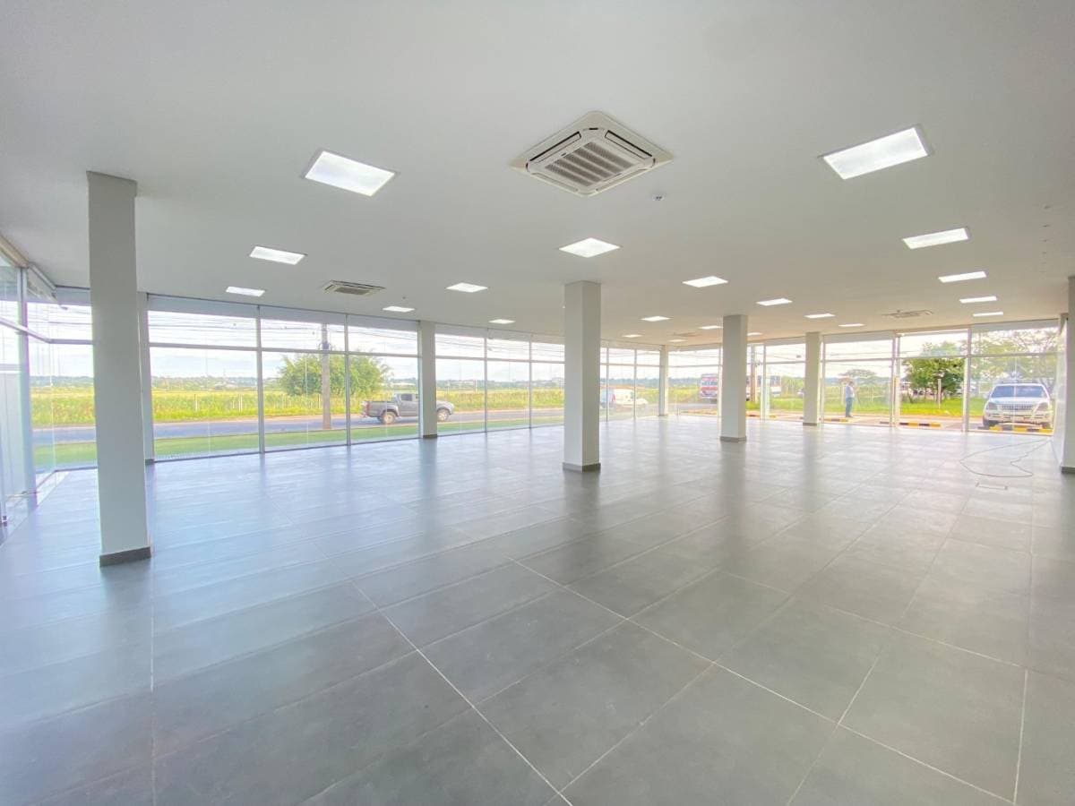 EN ALQUILER SHOWROOM 290M2 - ZONA AEROPUERTO