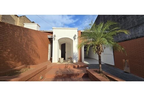 ALQUILO CASA EN LAMBARE